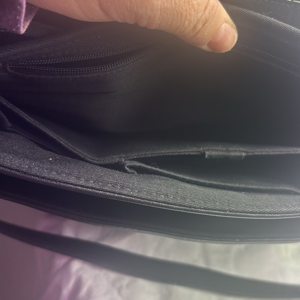 Liz Claiborne Black Leather Purse - Picture 4 of 8